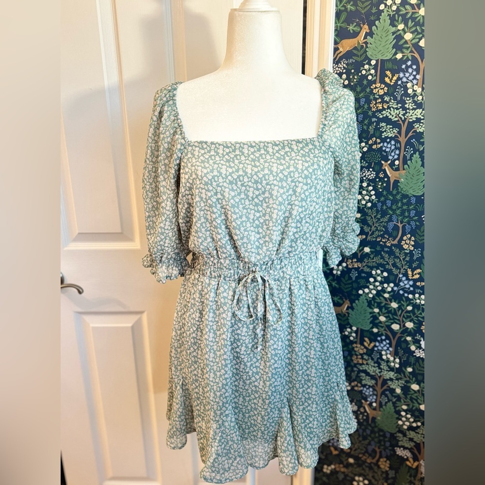 Francesca's Collections floral cottagecore Green puff sleeve flowy Mini Dress